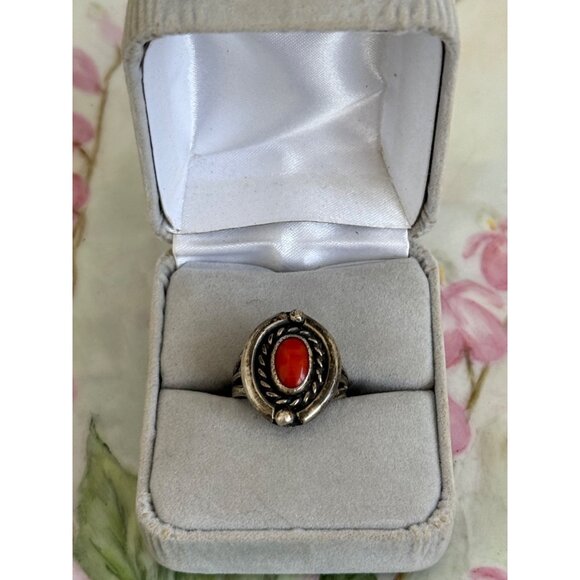 Vintage Native American Navajo Sterling Silver Coral Ring Size 6.25 - Picture 9 of 10